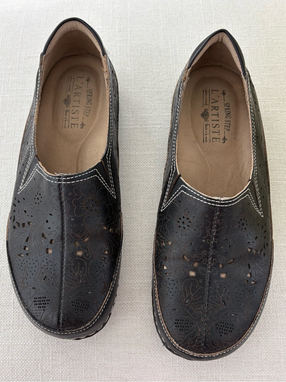 L’ Artiste Libora Black Leather Slip On Shoes. Size 38, -7.5-8. New in box.